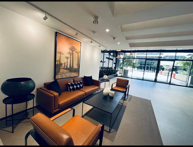 349M² OFFICE TO LET IN VORNA VALLEY